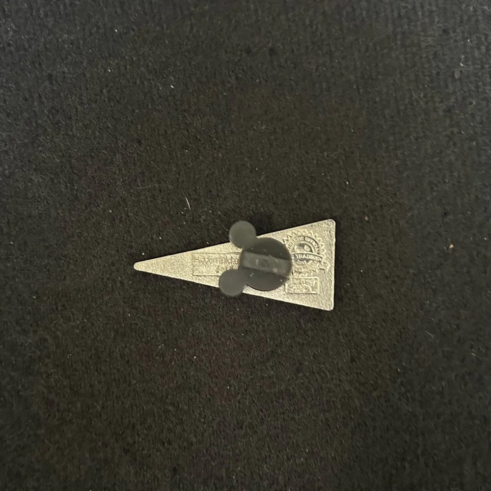 Walt Disney World Pennants - Green Pin - Picture 3 of 3